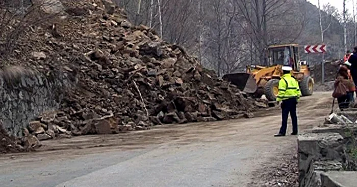 Transfăgărăşan:Porţiunea de drum unde s-a produs alunecarea de teren  FOTO Laurentiu Ionescu