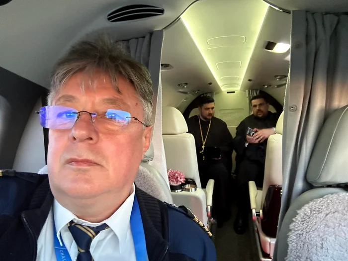 Lumina este adusă an de an cu avionul de la București FOTO Bogdan-Gheorghe Noghiu