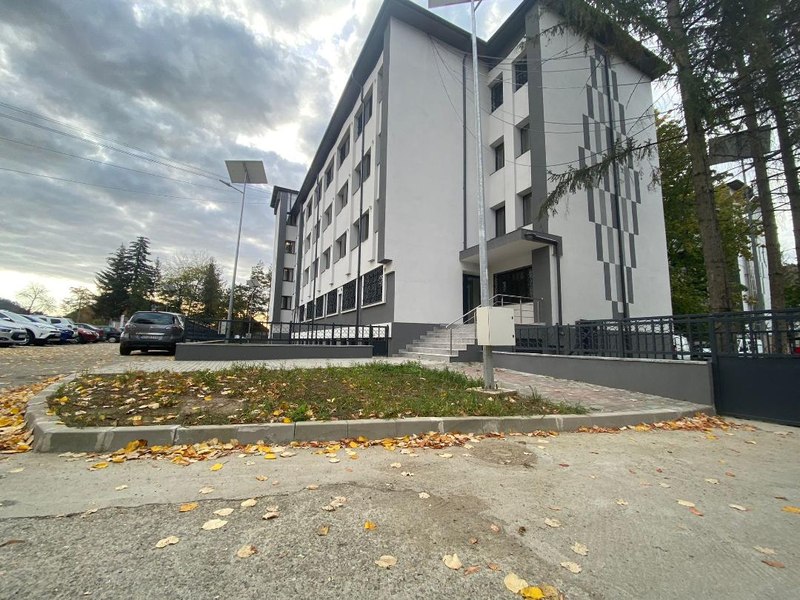 Cel mai modern sediu de Poliţie este la Piatra Neamţ. Poliţiştii lucrau în internatul unui liceu FOTO