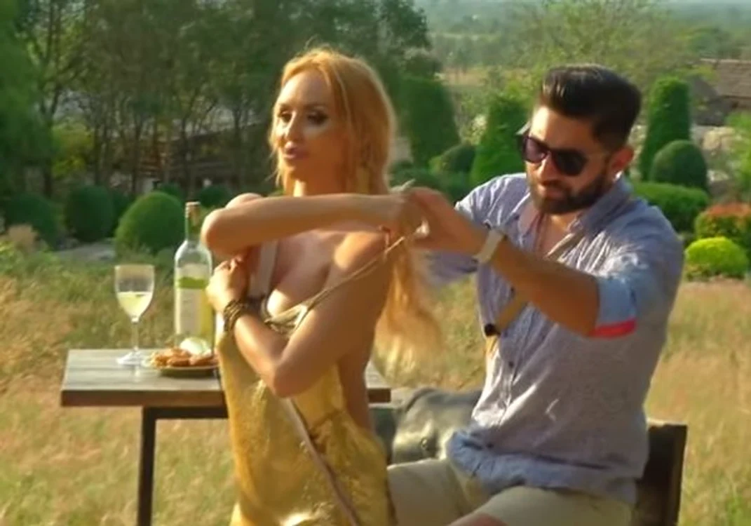 
    Flore a rămas de mai multe ori în sânii goi la întâlnire Foto: arhivă personală  