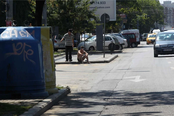 Amantul s-a odihnit preţ de căteva minute pe trotuar