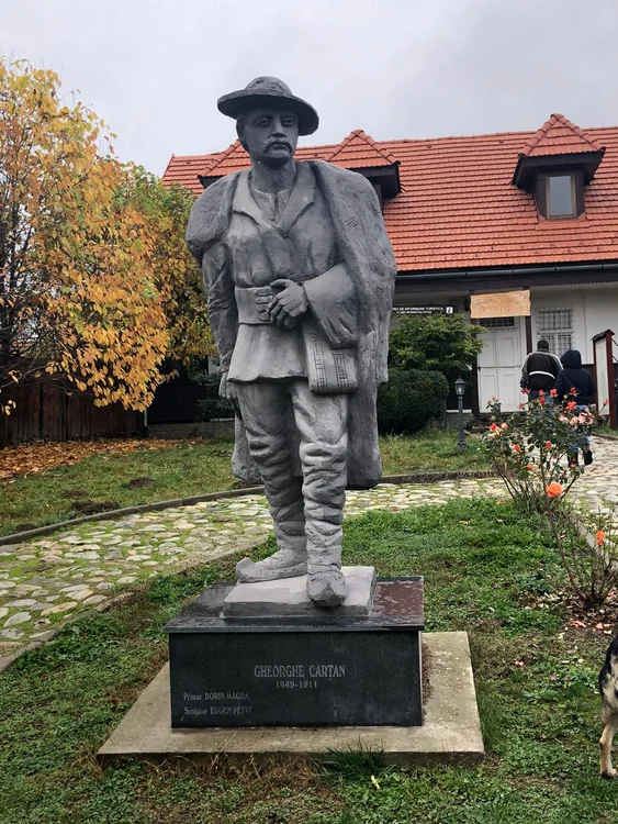 Statuia lui Badea Cârțan FOTO Mariana Iancu