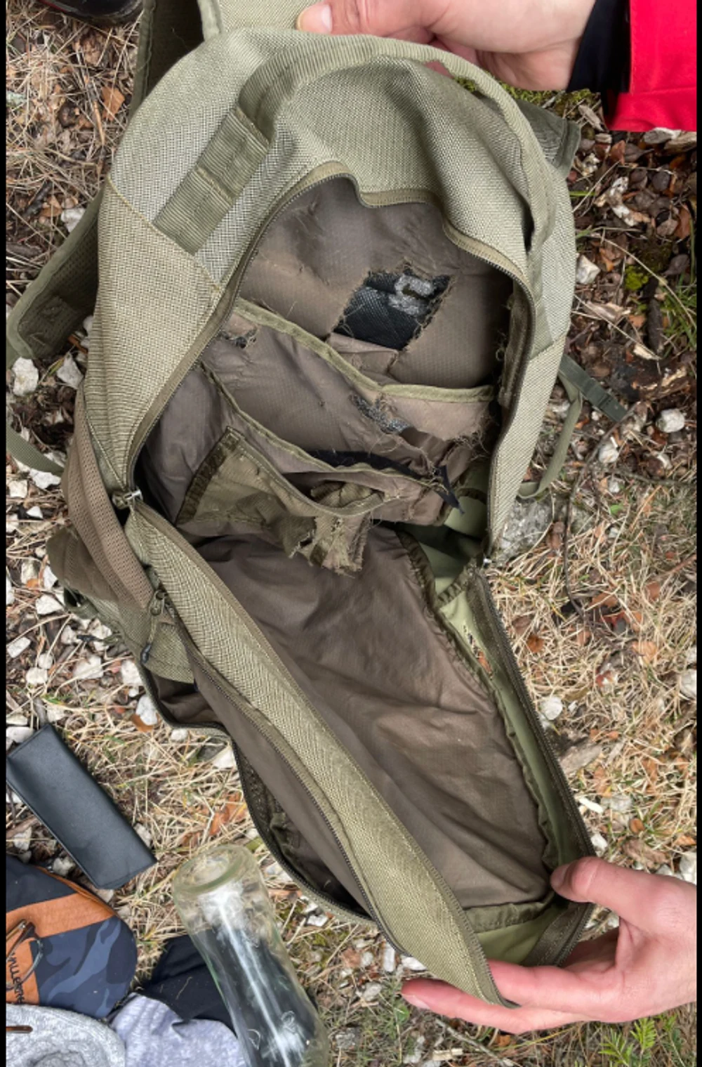 Rucsac abandonat în masivul Piatra Mare, zona cu urs semnalat. Proprietarul nu a fost găsit