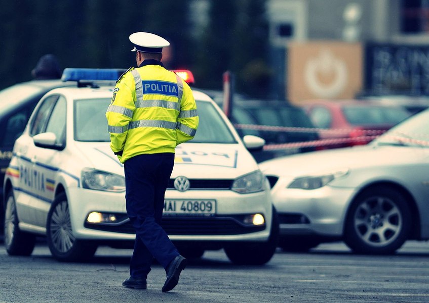 Drogat la volan, un bărbat a distrus patru maşini parcate pe un bulevard din Bucureşti