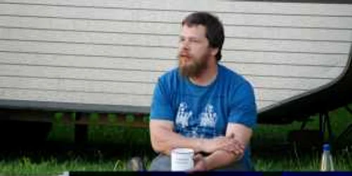 Unul dintre protestatari are de gând să stea 12 zile în faţa Ambasadei României (foto Facebook)