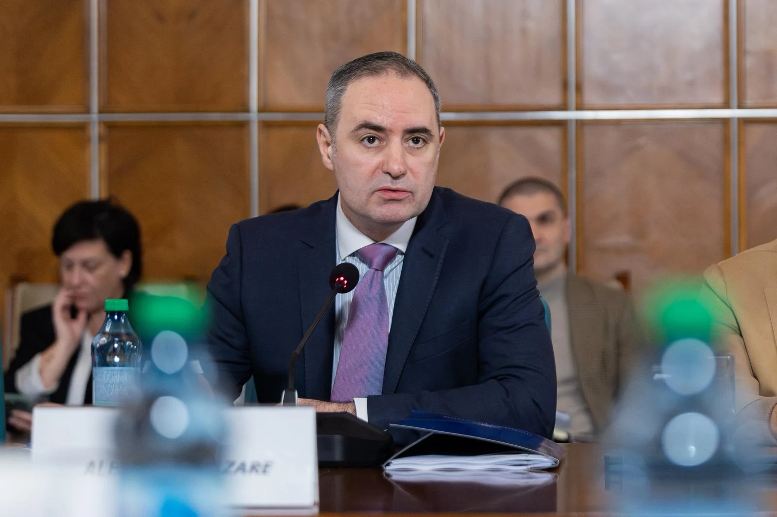 Ministrul Finanțelor afirmă că țara nu-și permite experimente. „Parlamentul nu votează doar un buget, votează direcţia economică a României”