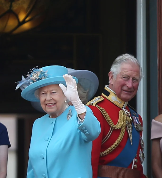 Deși Regina Elisabeta a II-a i-a tăiat fondurile nepotului, Prințul Charles continuă să își ajute fiulfoto: Gettyimages