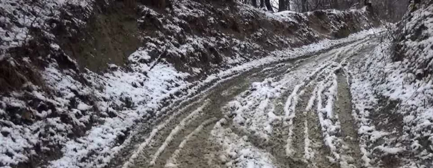 Drumurile impracticabile din satul Tulei Câmpeni - comuna Goleşti - Vâlcea - locul copilăriei premierului Florin Cîţu Foto Adevărul
