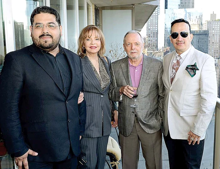 Împreună cu soţul şi cei doi fii dezmoşteniţi, Robert şi Louis