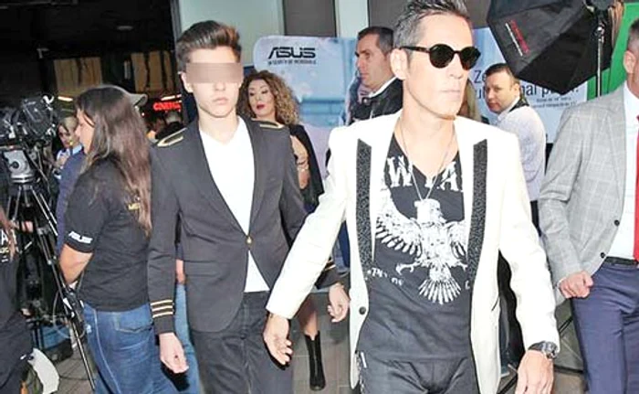 
    Ştefan, alături de  fiul lui, Răducu  