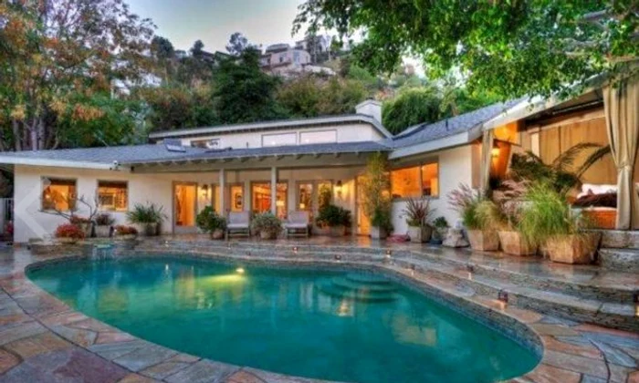 Sandra Bullock lists her West Hollywood home for $2 995 million jpeg