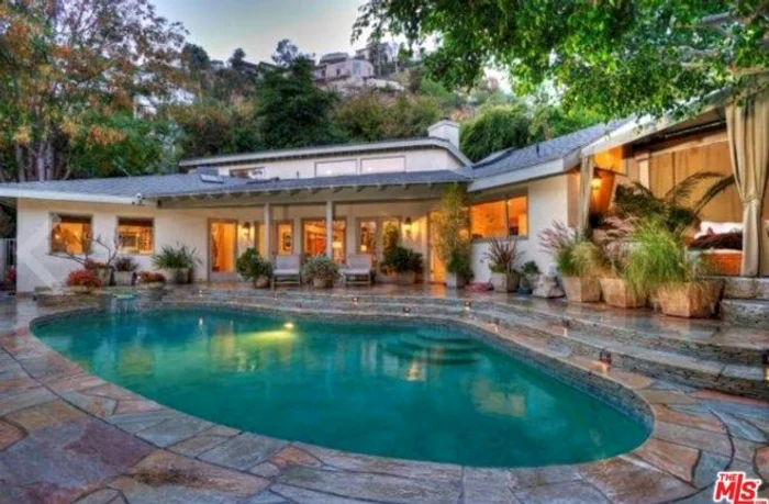 Sandra Bullock lists her West Hollywood home for $2 995 million jpeg