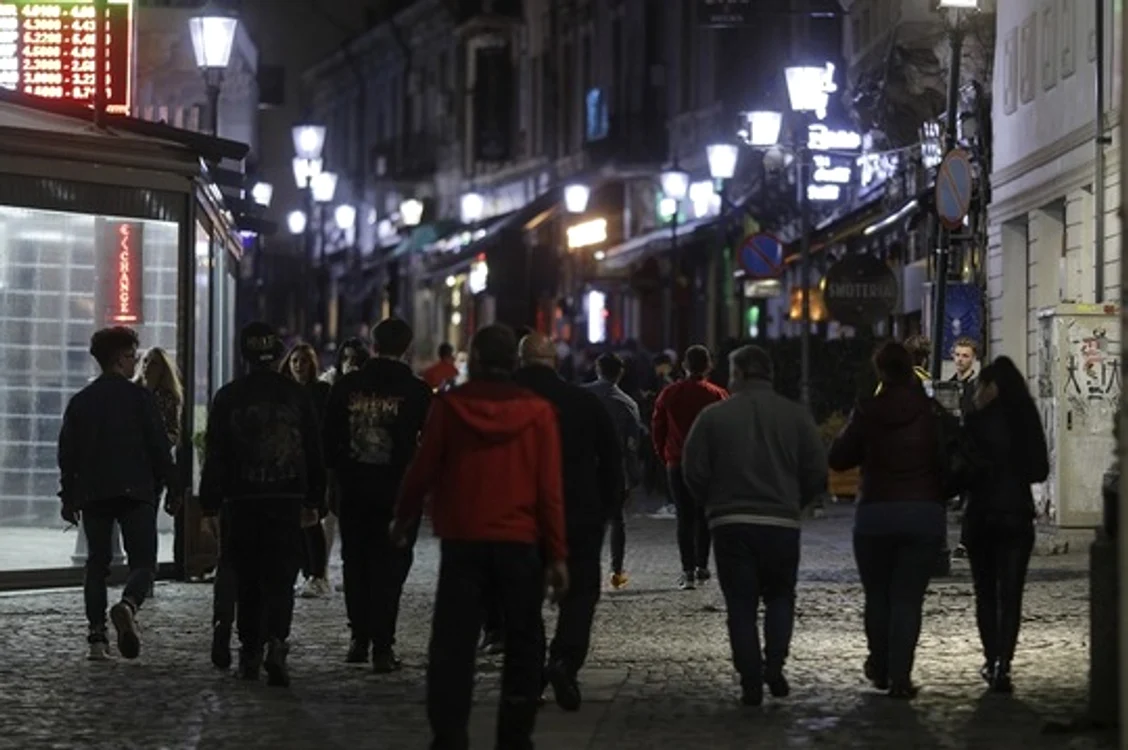 Purtarea măștii va deveni oblihatorie în zona pietonală a Centrului Vechi Sursă foto: InquamPhotos