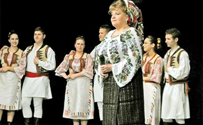 Elena Pădure (70 de ani), cântăreață de muzică populară 