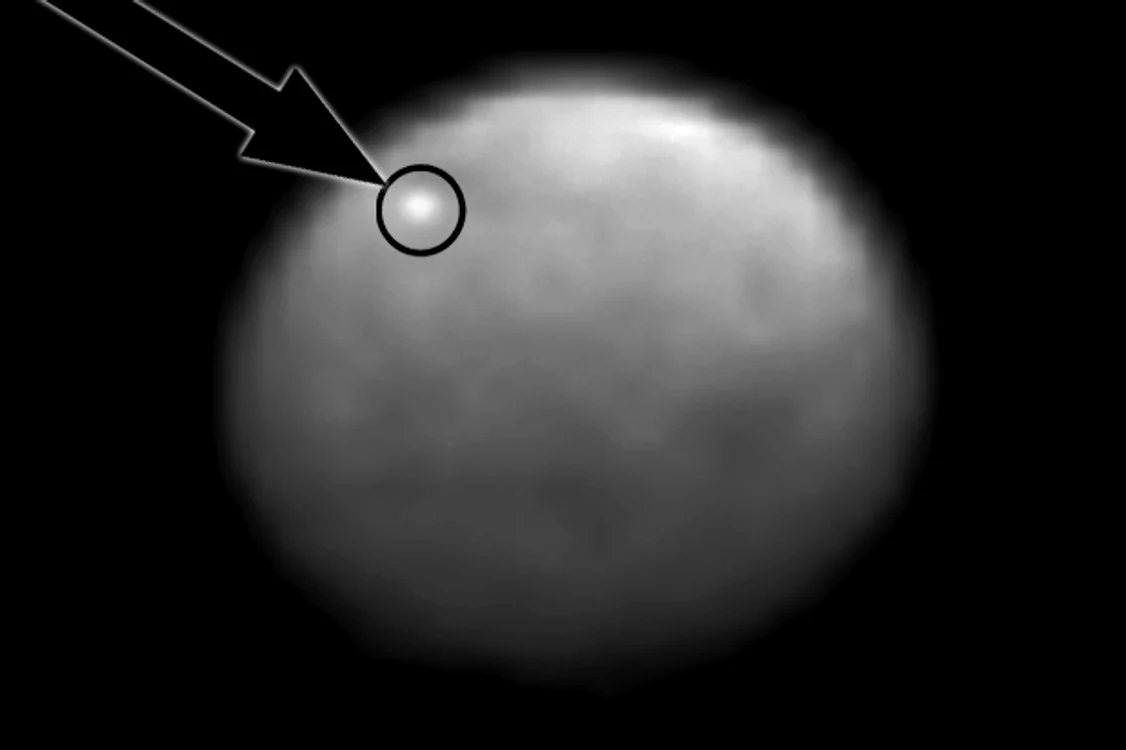 
    Suprafaţa asteroidului străluceştefoto: NASA/JPL-Caltech/UCLA/MPS/DLR/IDA  