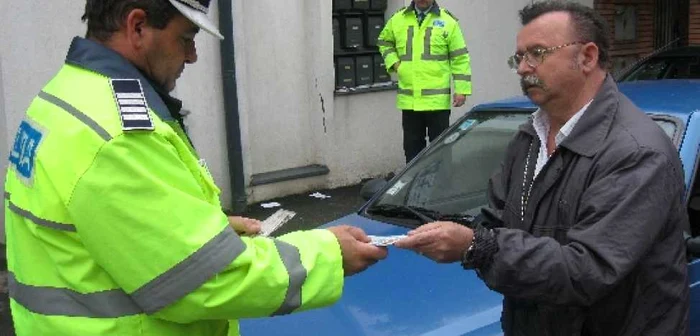 Poliţiştii mureşeni vor monitoriza traficul pe mail multe artere din judeţ foto Arhivă