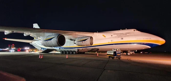 
    Antonov, cea mai mare aeronavă de marfă din lume, a aterizat în această dimineață pe Aeroportul OtopeniFotografii: Aeroporturi București  