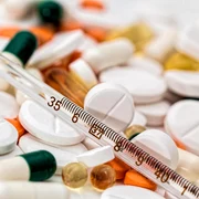 medicamente si termometru   foto pixabay stevepb jpg