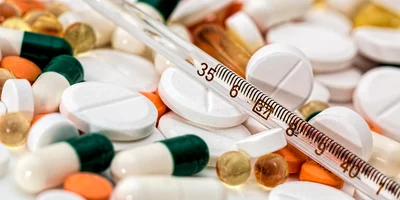 medicamente si termometru   foto pixabay stevepb jpg