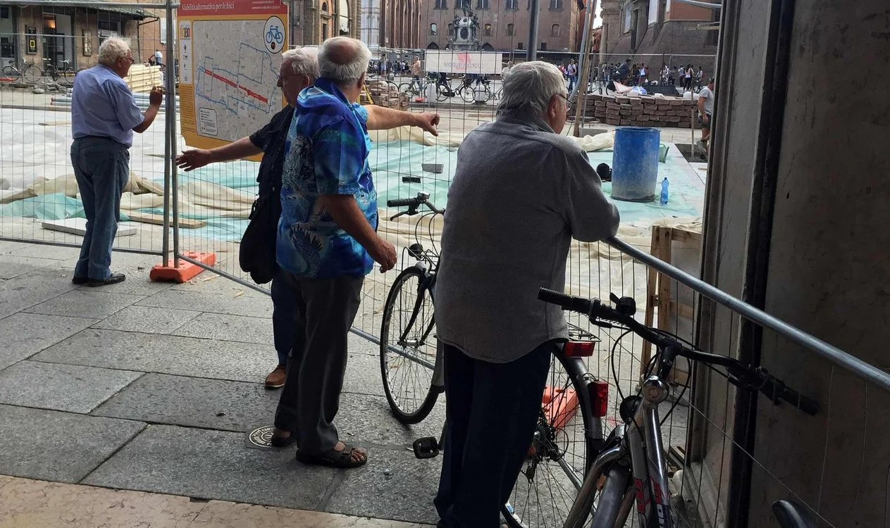 Pensionari din Italia. Foto: The Guardian. 