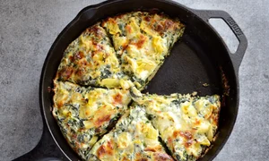 pizza cu sos cremos de spanac si anghinare jpeg