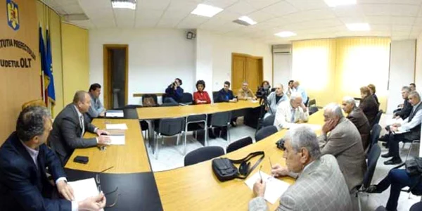 La şedinţa de astăzi cu pensionarii au participat inclusiv prefectul şi subprefectul judeţului