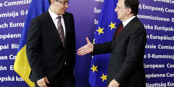 Premierul român Victor Ponta i-a asigurat pe liderii europeni că guvernul său respectă democraţia şi statul de drept.