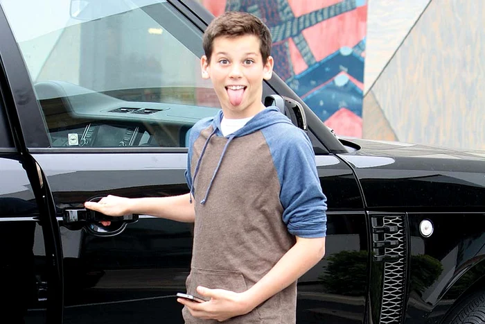 Actorul i-a  arătat degetul  din mijloc unui  băiat care  l-a enervat (Fotografii: Guliver)